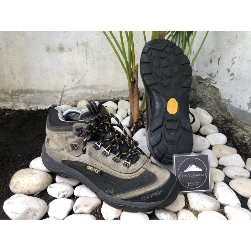 SEPATU GUNUNG PROSPECS