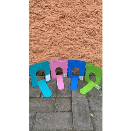 

Pembatas Buku Besi / Penyangga buku besi / Book Stand sandaran buku (2pcs)