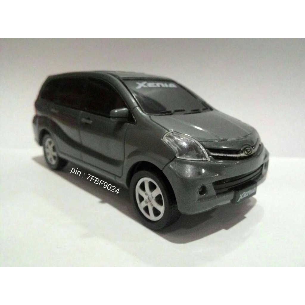 DIECAST DAIHATSU XENIA 1:32 WITH SOUND 