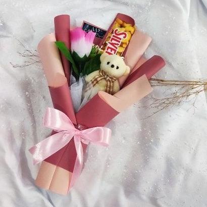 

Bagus Dipakai BUKET COKLAT SILVERQUEEN / CADBURY / BUKET BUNGA WISUDA`