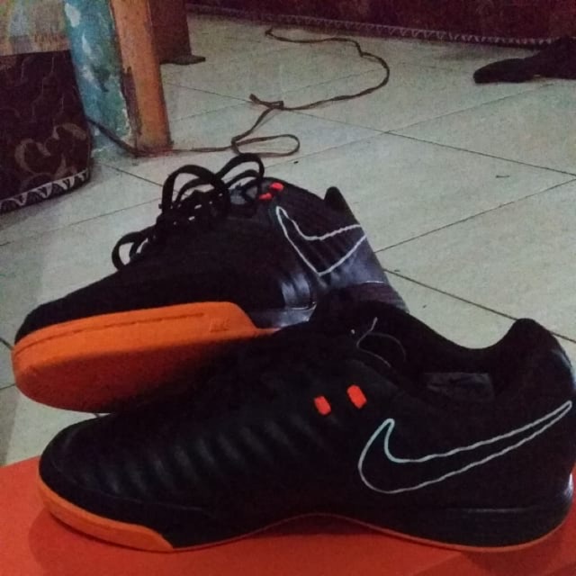 Sepatu Futsal Nike Tiempo