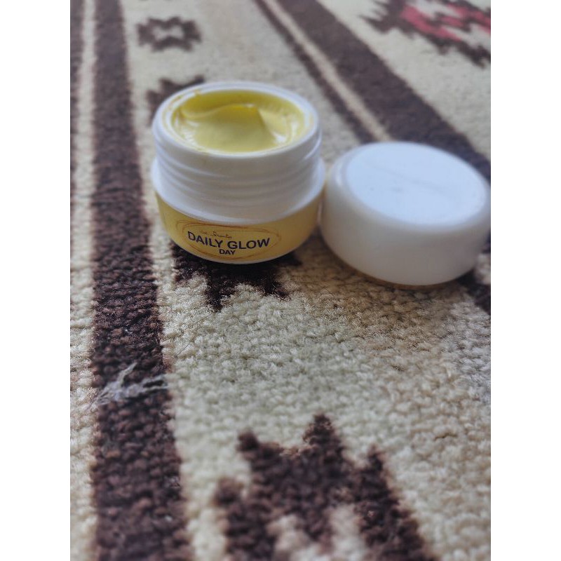 DAILY GLOW ZEE BEAUTY