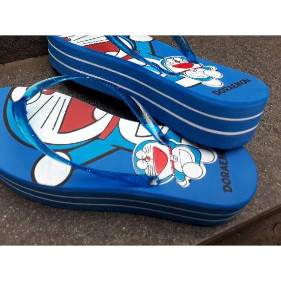 Harga Bersahabat.. BEST SELLER  SANDAL JEPIT WEDGES FLAT LIST PUTIH DORAEMON BIRU 4CM