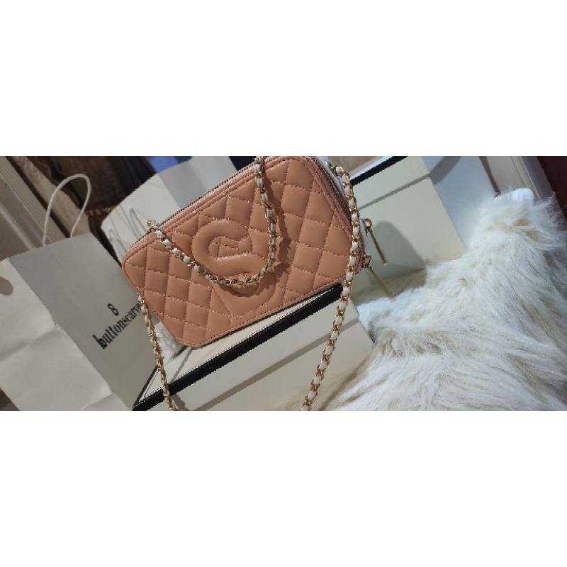 Yura bag button scraves