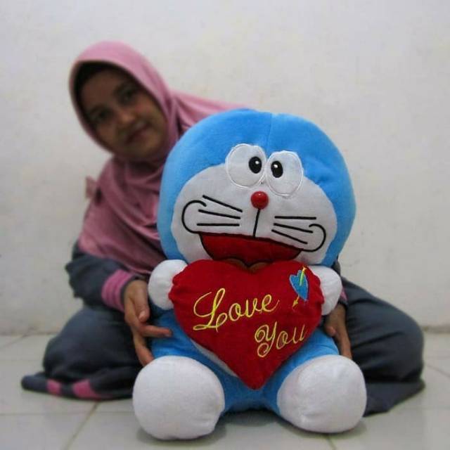 Boneka doraemon SNI love size:XL