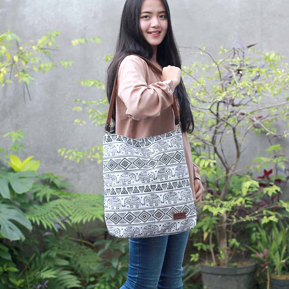 Tas Totebag Cewe Wanita Selempang Brand Totemi Motif Lokal Premium TTM 108