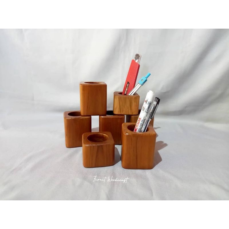 

Tempat pensil kayu