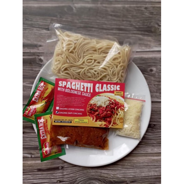 

Spaghetti Classic with Bolognese sauce Spageti frozen