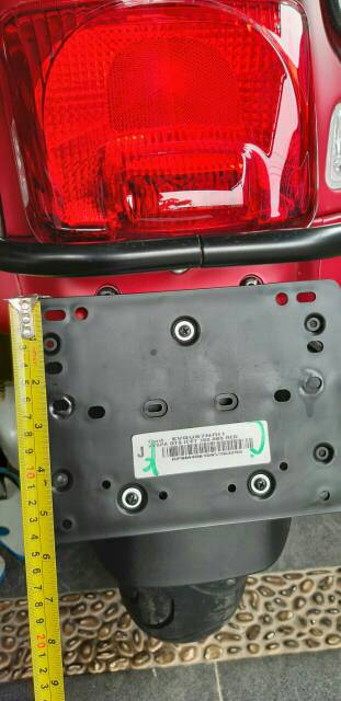 Plat motor VESPA LOGO baut tanam sepasang