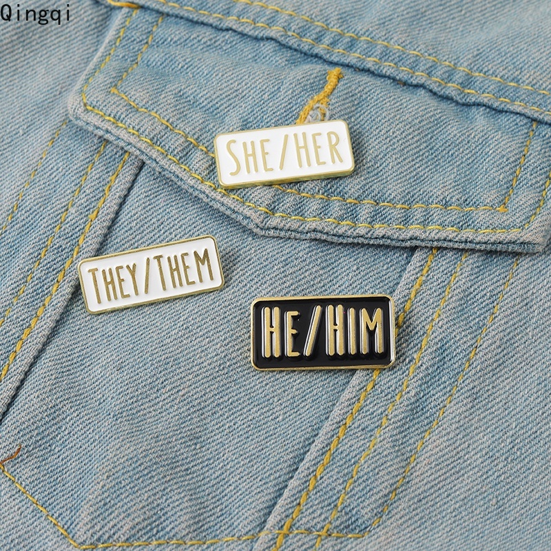 Bros Pin Enamel Desain SHE / HER Warna Hitam Putih Untuk Hadiah Teman