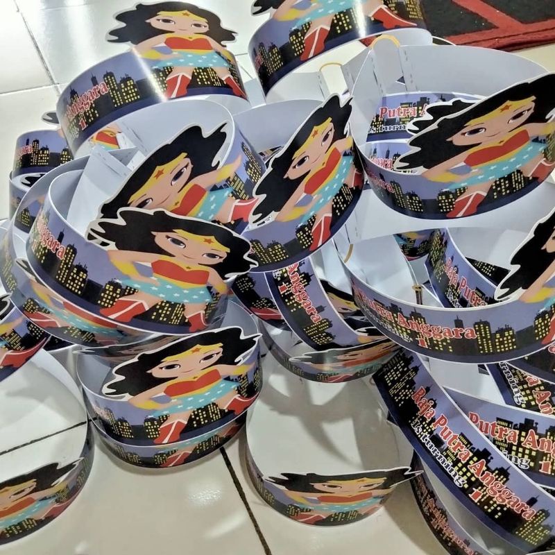 Topi ultah wonder woman