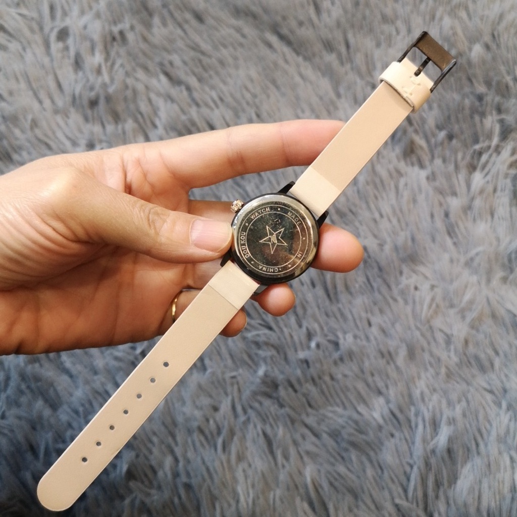 Jam Tangan Analog Quartz Wanita Simple Strap Pu Korean Style Import