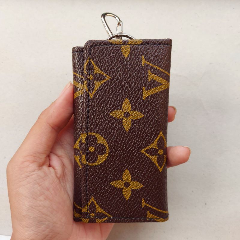 Dompet STNK dan Gantungan Kunci Motif Mono Coklat Import