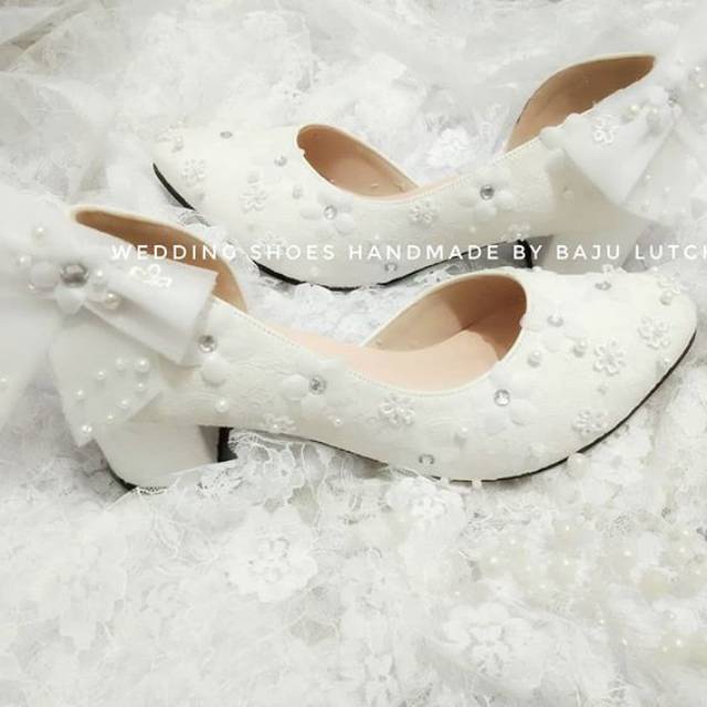 

Half shoes wedding pita white
