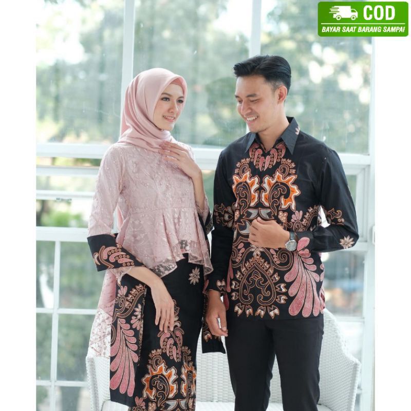 Baju Cople Keluarga Brokat Modern Terbaru Warna Pink Couple Tunangan