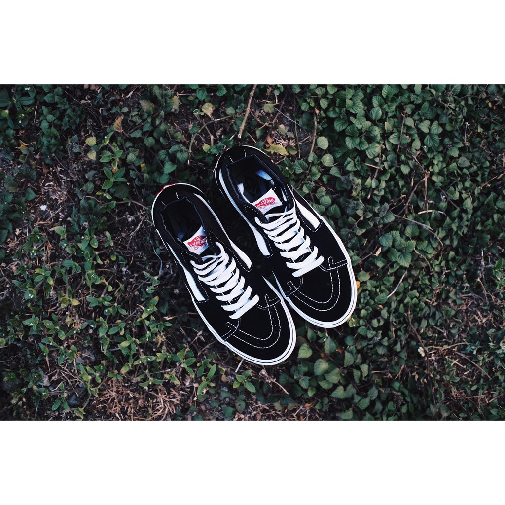 V4ns Sk8hi Black White