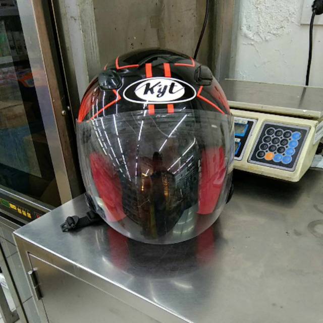 Helmet sepeda motor