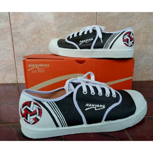 SEPATU NANYANG MOTIF 205-S (HITAM PUTIH)