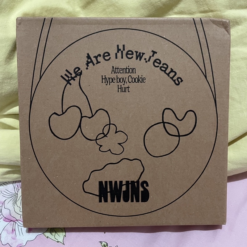 (BOOKED) NewJeans 1st EP ‘New Jeans’ Album Bag Limited Edition (WHITE ver.) SEALED