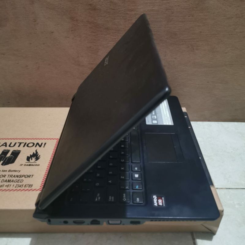 Laptop Gaming Acer Aspire Z3-451 Amd A10 Vga Amd Radeon HD 8650G Ram 4GB HDD 500GB 14inc Windows 10 mulus