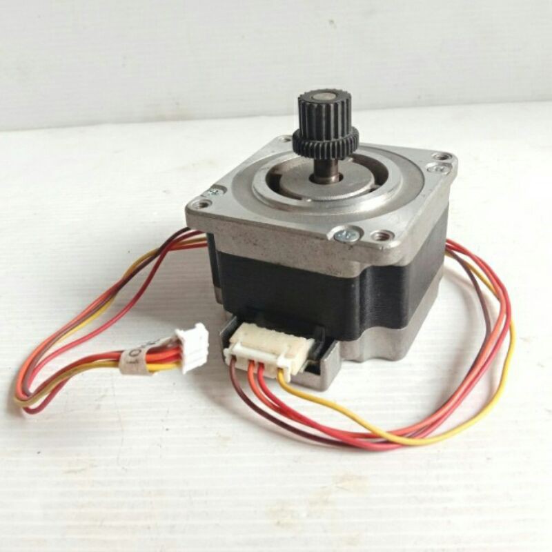 STEPPER MOTOR Shinano kenshi STA-56D1013E  /1.8deg Bipolar 4 wiring Mounting standart nema 23