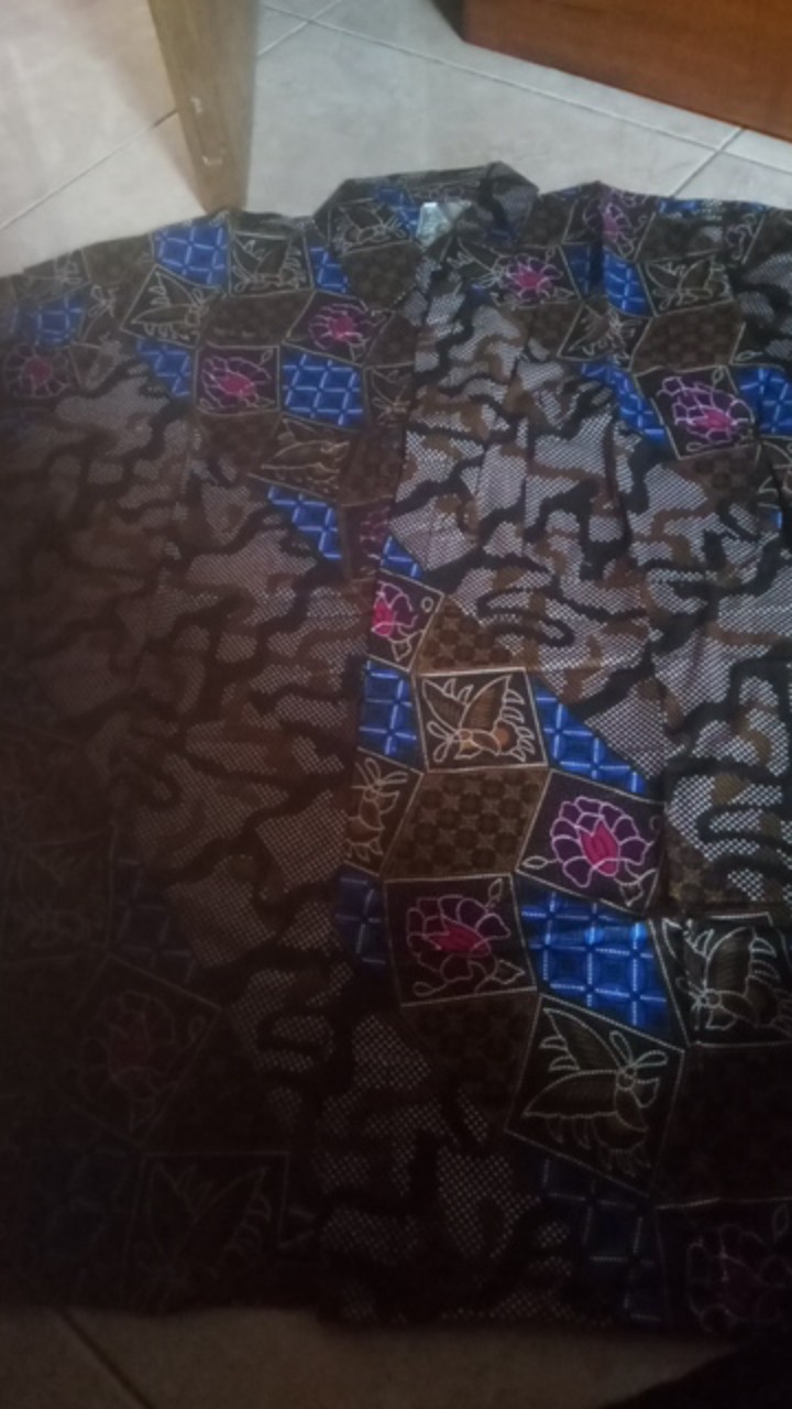 Kemeja Batik Pria Lengan Panjang Motif Strimint