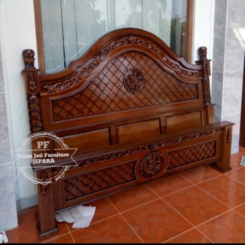 Tempat tidur dipan ukir kayu jati ukuran 180cm