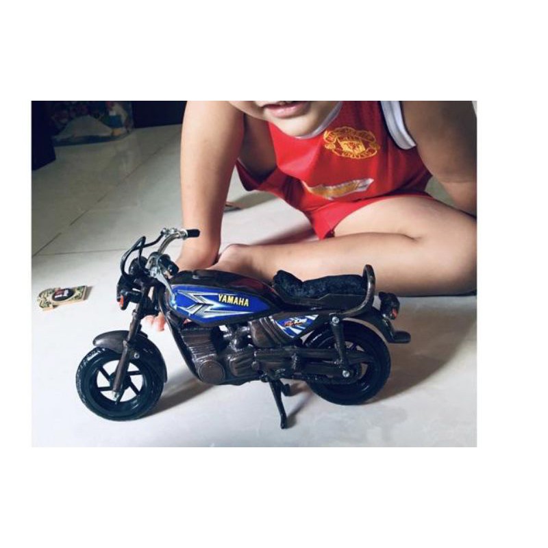 Miniatur Yamaha RX-King logam besi.