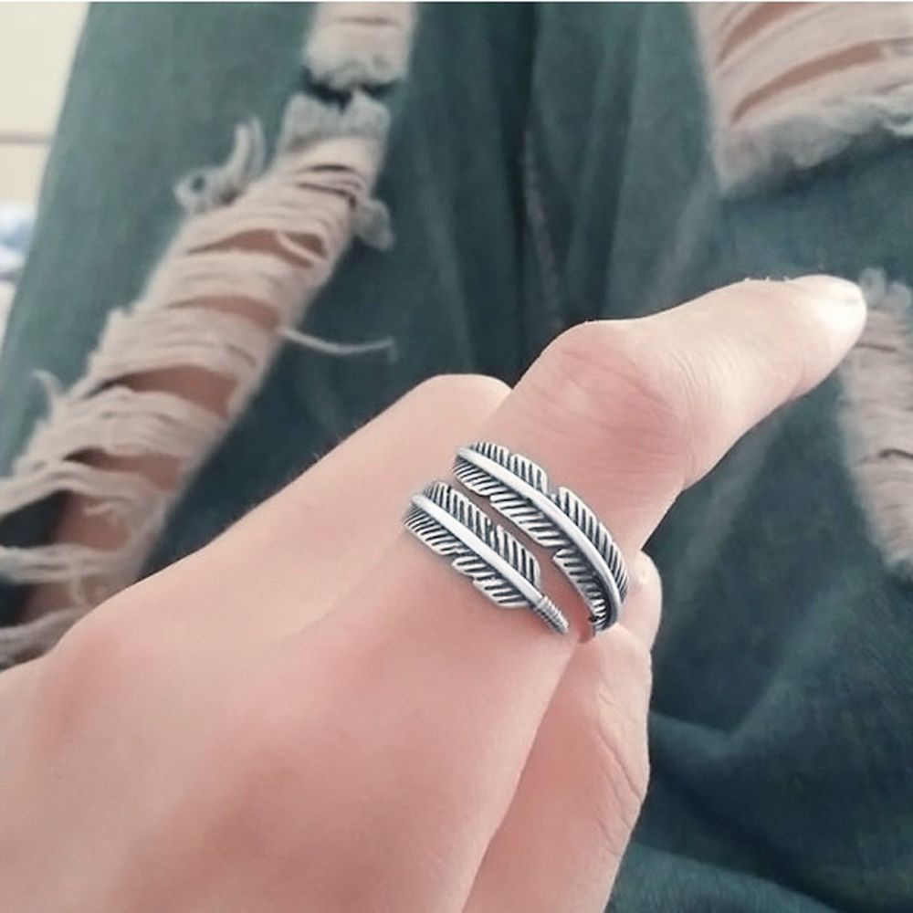 Cincin Model Terbuka Adjustable Desain Bulu Warna-Warni Gaya Punk Korea Untuk Wanita