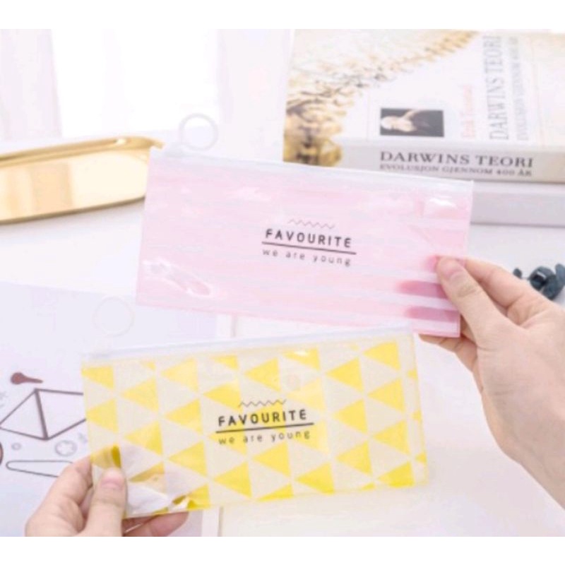 

Tas pensil/polpen/alat tulis/sekolah