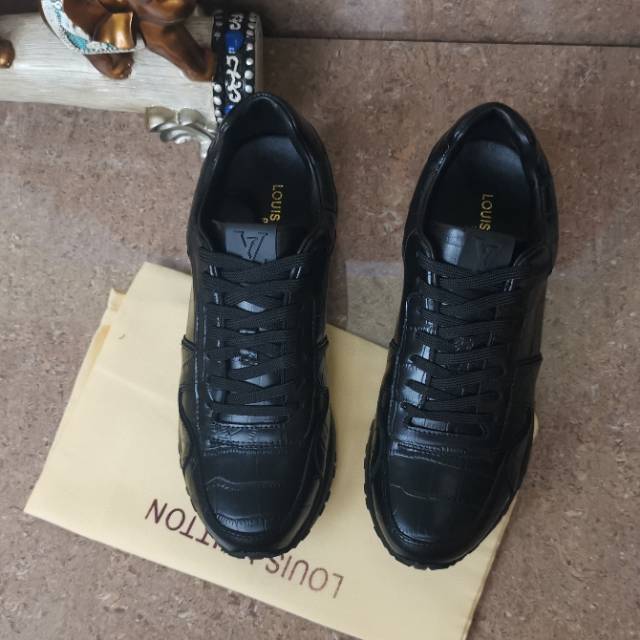 Sepatu lv sneaker mirror quality lou is vuitton shoes