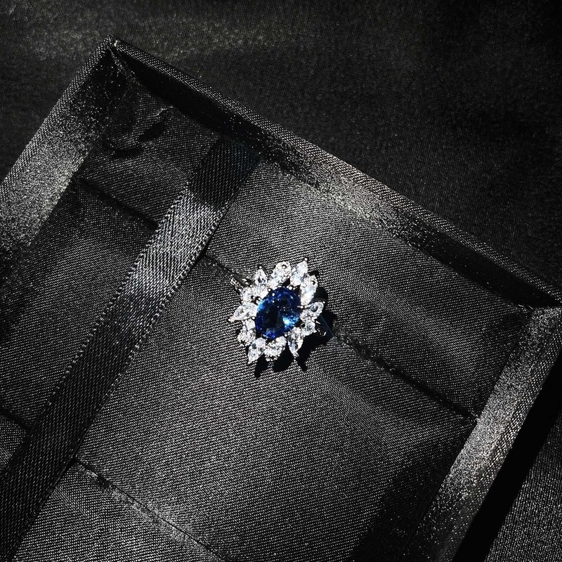 New Luxury Inlaid Natural Sri Lanka Sapphire Ring