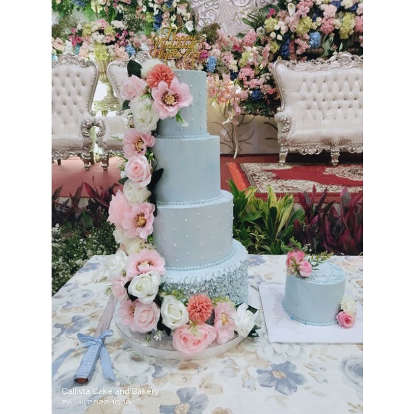 

Ruffle Flower Wedding Cake 4 tier / Cake Wedding Enak / Cake Wedding Cantik