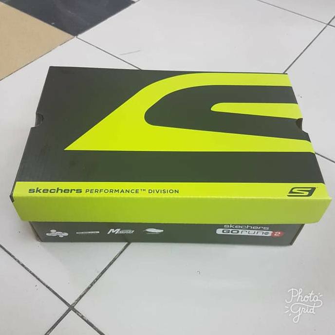 BOX SKECHERS