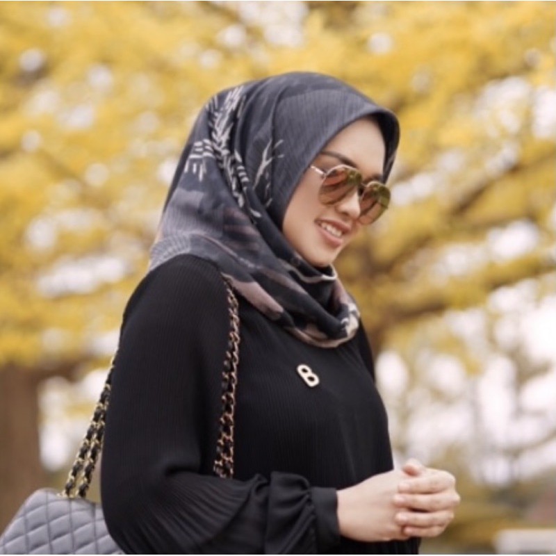 Ginkgo Series Black Sesame by Buttonscarves (Preloved)