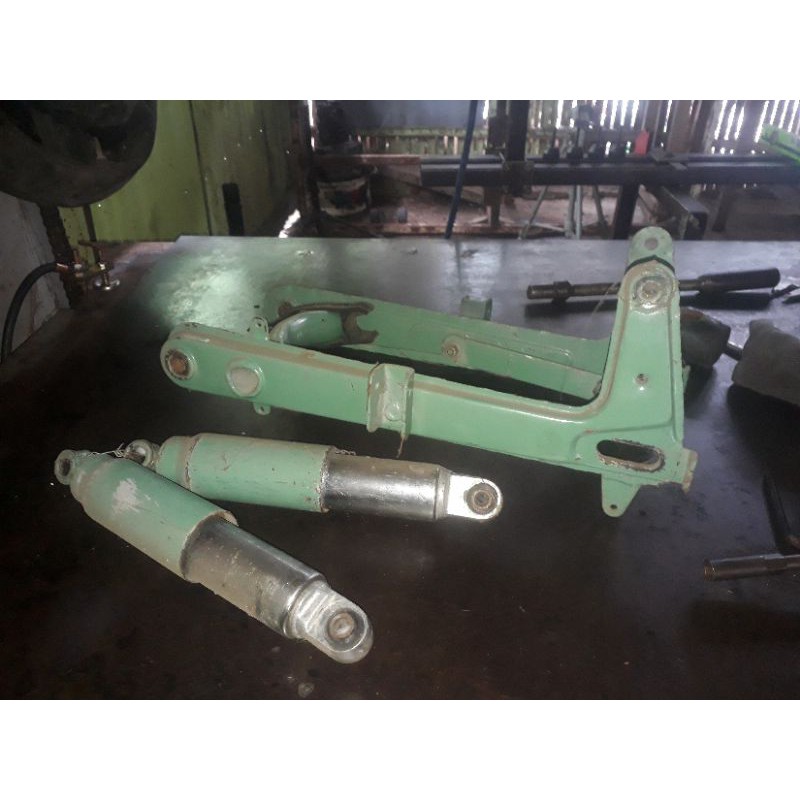 

swingarmshockHondaC70