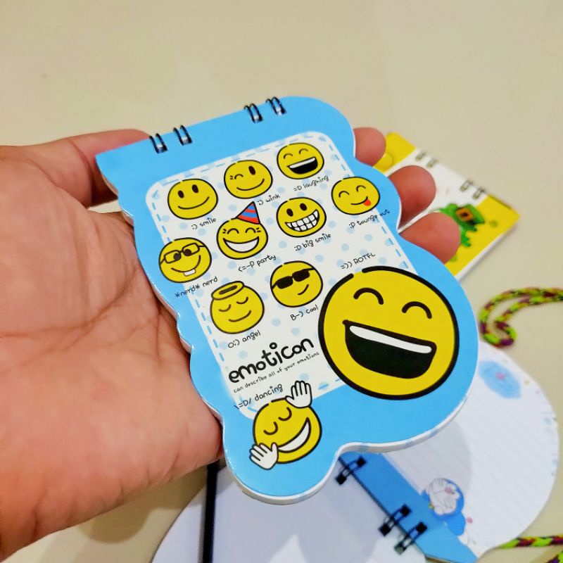 

Necklace Note Kiky Memo Pond Karakter dengan Mini Pensil
