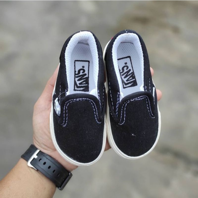 SEPATU ANAK SLIP ON HITAM OG SIMPLE DIPAKAI DAN MURAH