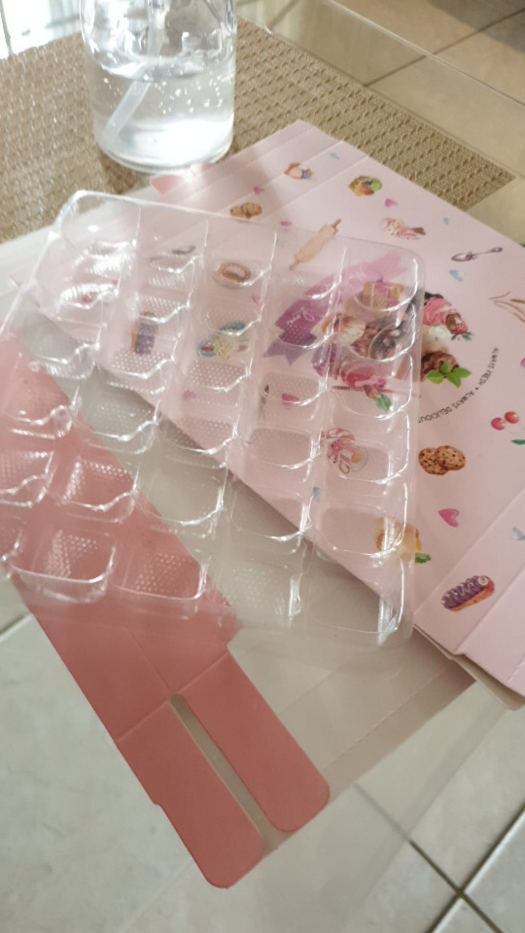 Box Nastar ⁣bersekat⁣ Warna Pink⁣