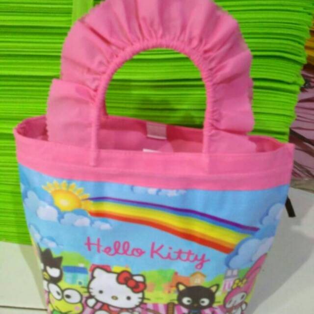 

Tas souvenir pegangan renda