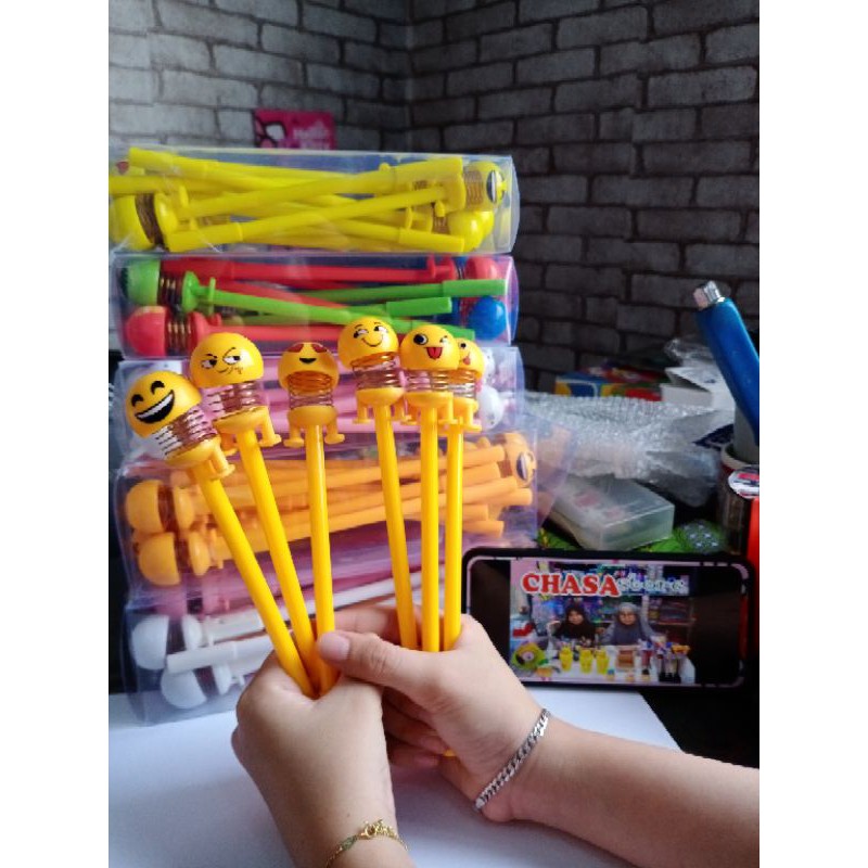 

PULPEN KARAKTER EMOJI PER SPRING