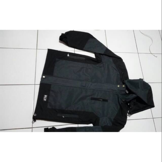 Jaket Gunung tahan air dan angin 100%