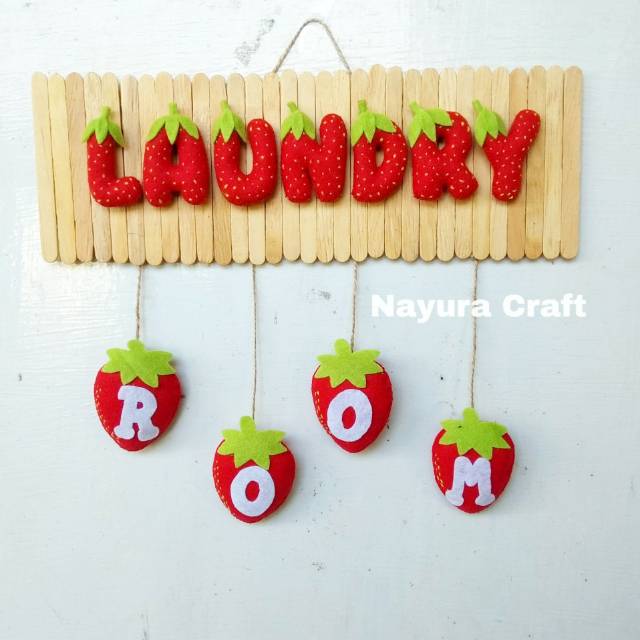 Hiasan nama flanel Strawberry