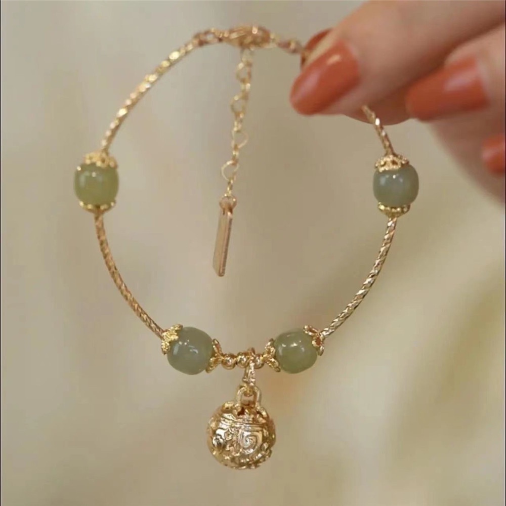 Gelang Bangle Open retro Elegan Adjustable Hias Liontin Lonceng Kristal Untuk Wanita
