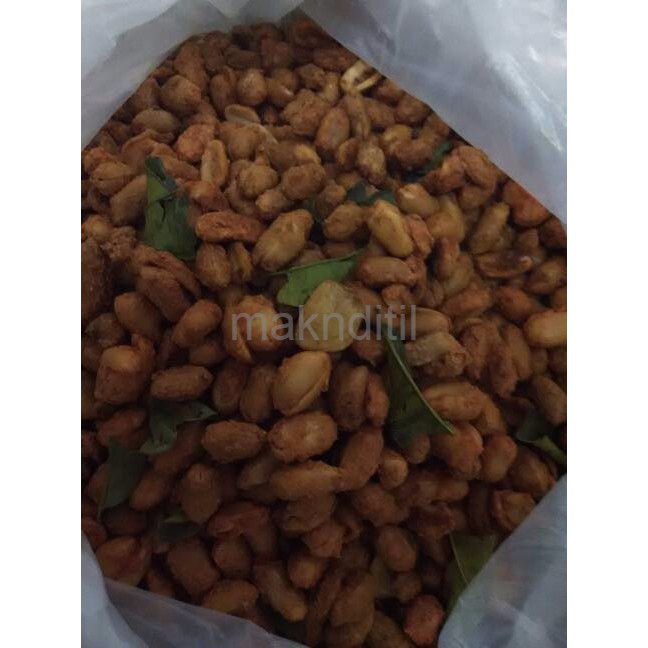 

Kacang Thailand Pedas per 100g : Rasa Pedas, Manis, Gurih