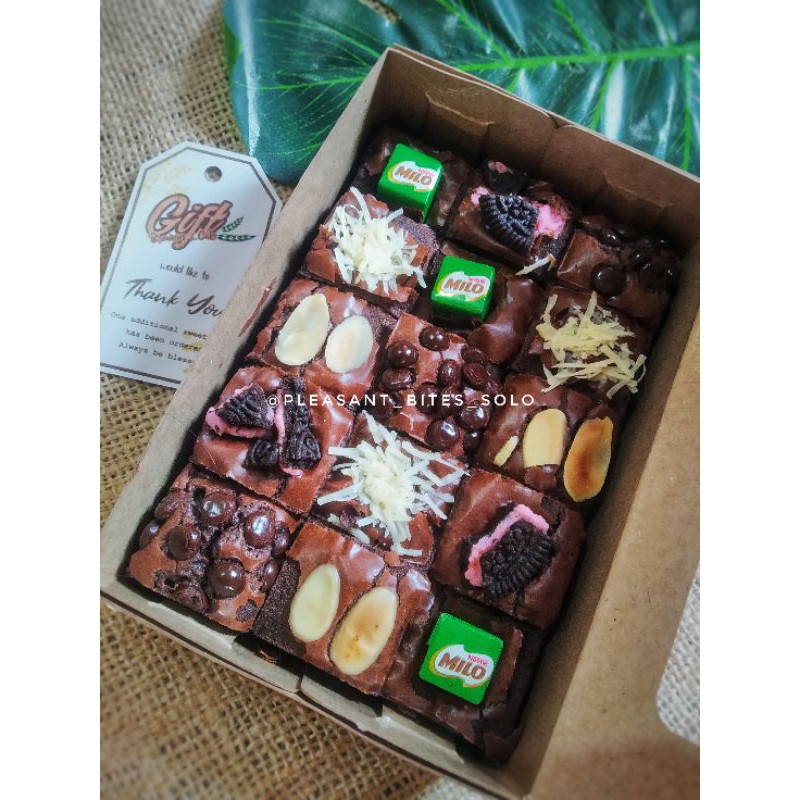 

Fudgy brownies / skat fudgy brownies /fudgybrownies premium / brownies panggang/ brownies milo cube