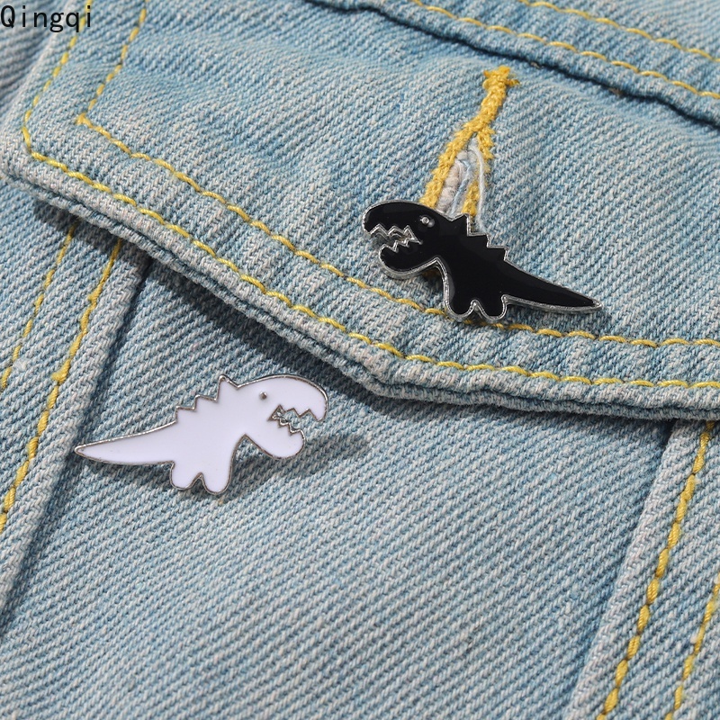 Bros Pin Enamel Bentuk Kartun Dinosaurus Warna Hitam Putih Untuk Anak