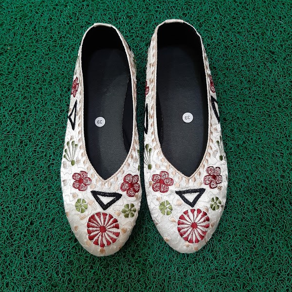 etnik fashion sepatu wanita flat slip on bordir terbaru murah kartini putih