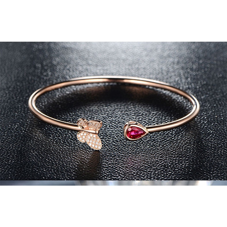 Gelang Model Terbuka Desain Kupu-Kupu Aksen Berlian Bahan Stainless Steel Gaya Korea Untuk Wanita