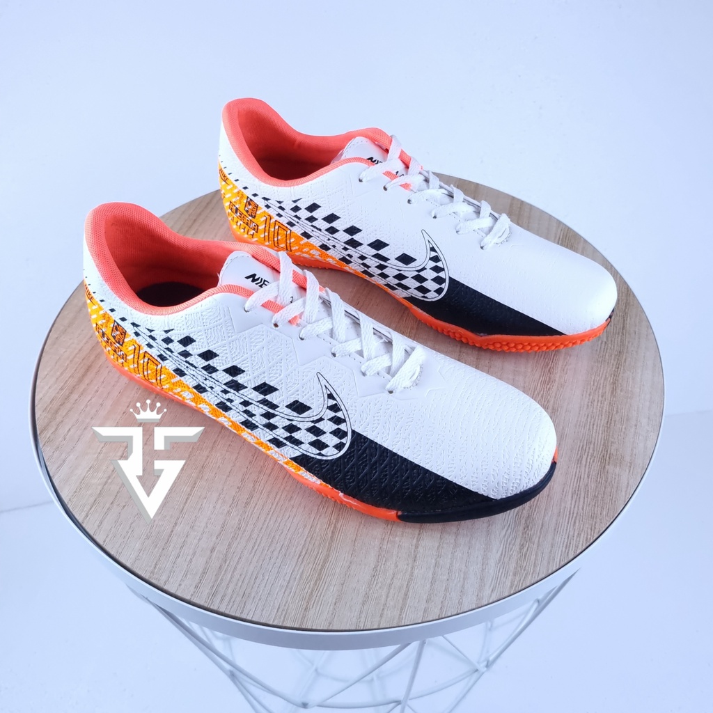 [TERLARIS] SEPATU FUTSAL BERKUALITAS TERMURAH (1kg muat 2pasang) - COD